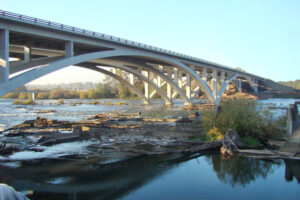2009: First ODOT CM/GC contractor. Multi-awardwinning CM/GC bridge replacement project.